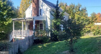 1670 N Longfellow St in Arlington, VA - Building Photo