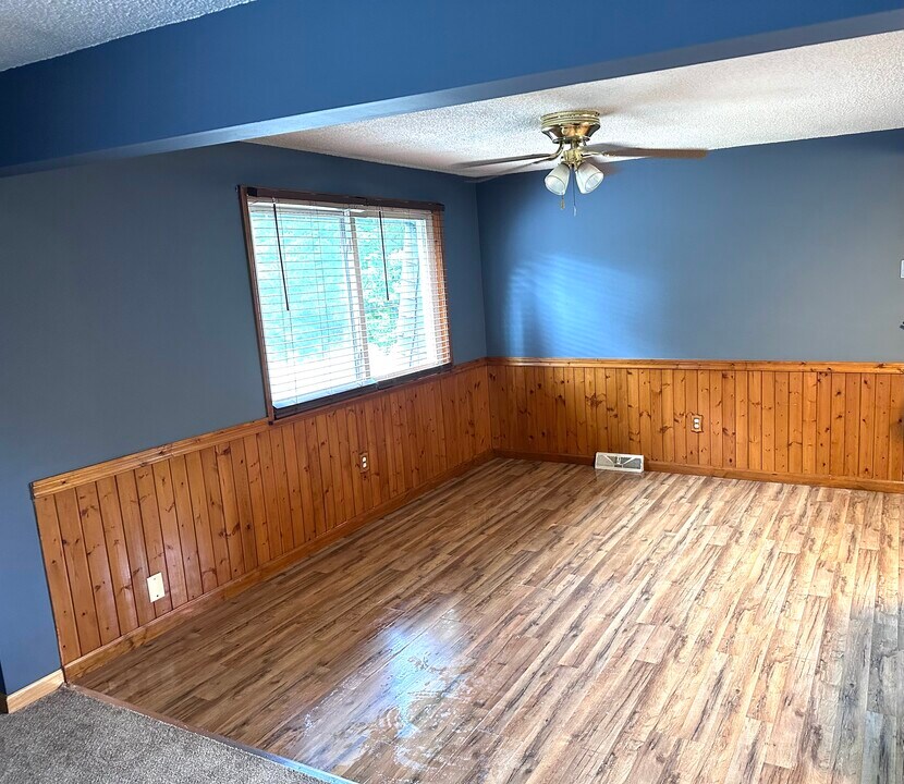 3565 S Benzing Rd in Orchard Park, NY - Building Photo