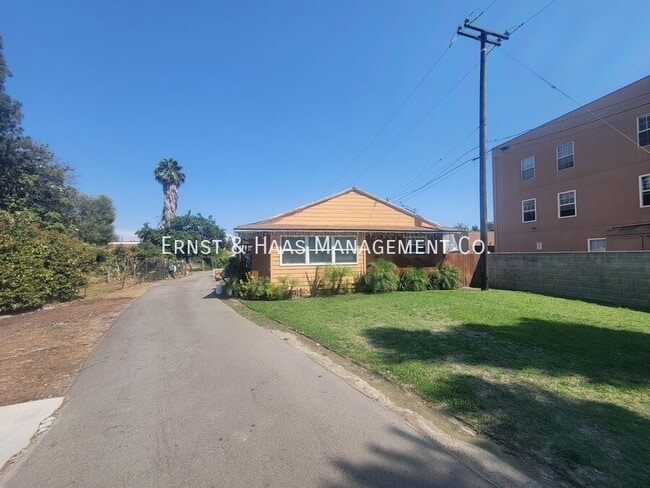 property at 7314 Rosemead Blvd