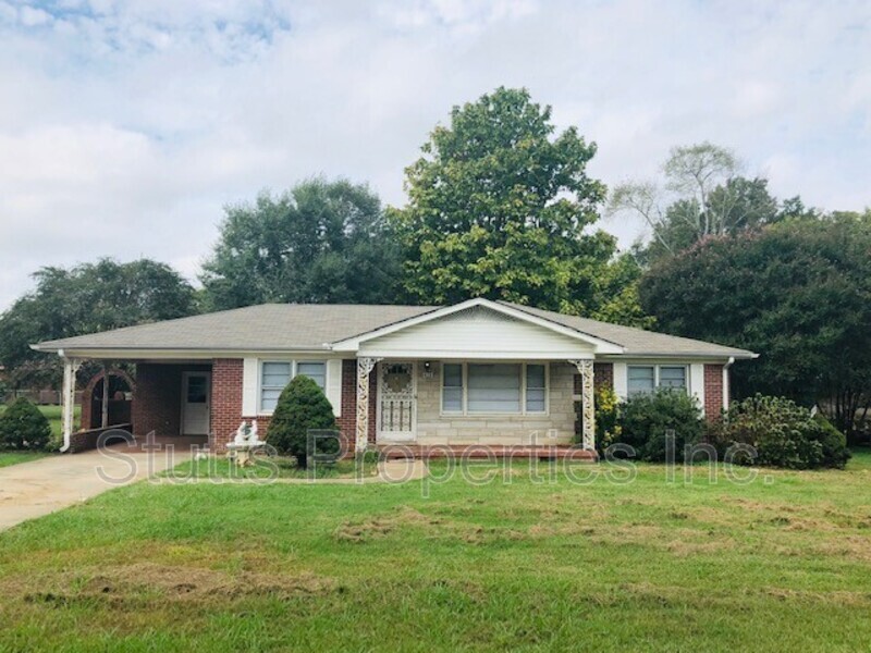 415 N Prairie St in Florence, AL - Foto de edificio