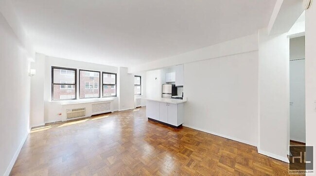 BEEKMAN PLACE, Unit 9E in New York, NY - Building Photo - Building Photo