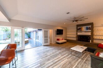 230 White Cedar St in Houston, TX - Building Photo - Building Photo