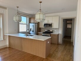 Cheltenham Court Mansions in Evanston, IL - Building Photo