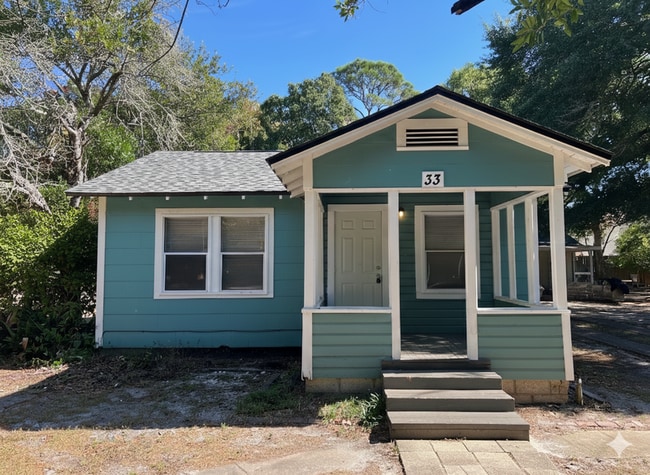 property at 33 Magnolia Ave SE