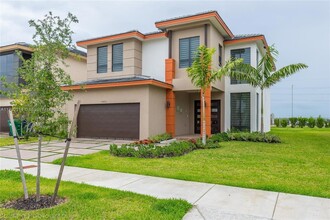 15965 SW 136 Way, Unit D-240 in Miami, FL - Building Photo - Building Photo