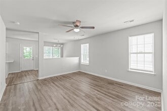 8818 Sharonbrook Dr in Charlotte, NC - Building Photo - Building Photo