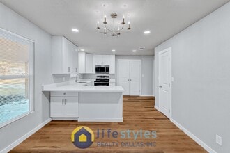 717 Bonham St in Grand Prairie, TX - Building Photo - Building Photo