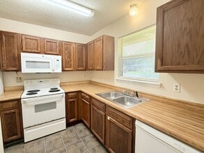 4140 Charles Cir in Milton, FL - Foto de edificio - Building Photo