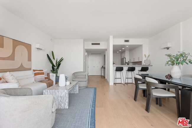 8787 Shoreham Dr in West Hollywood, CA - Building Photo - Building Photo