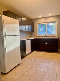 806 Undercliff Dr photo'