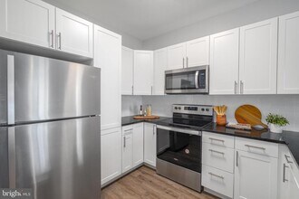 700 Citation Ln in Cherry Hill Township, NJ - Foto de edificio - Building Photo