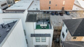 2324 Camden Dr in Houston, TX - Building Photo