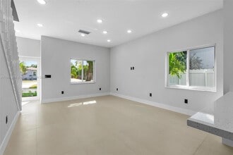 1445 NW 42nd St in Miami, FL - Building Photo - Building Photo