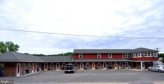 268 Wilkes St, Unit 11 in Berkeley Springs, WV - Building Photo