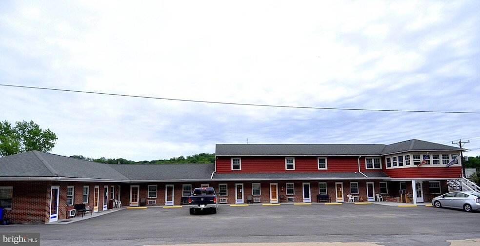 268 Wilkes St, Unit 11 in Berkeley Springs, WV - Building Photo