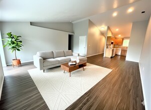 2315 SW Hannah Cir in McMinnville, OR - Building Photo - Building Photo