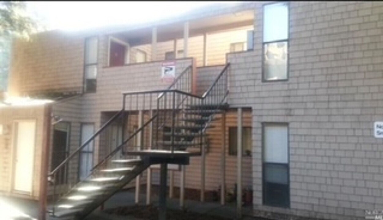 943 Civic Center Dr in Rohnert Park, CA - Building Photo