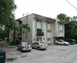 7626 NE 6th Ct Apartamentos