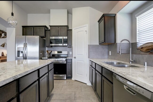 721 Rim Water Dr in Alvin, TX - Building Photo - Building Photo