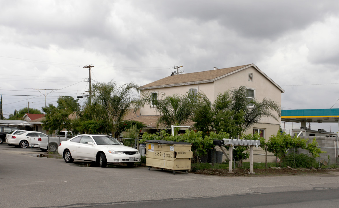 1525 Morgan Rd in Modesto, CA - Building Photo