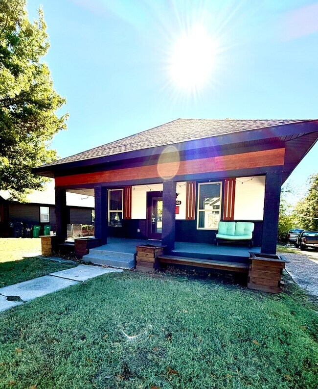 1808 NW 8th St in Oklahoma City, OK - Foto de edificio - Building Photo