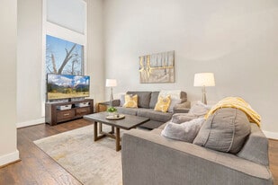 465 S Locust Ave in Fayetteville, AR - Building Photo