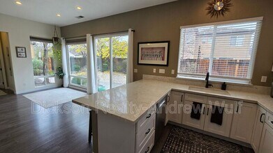 10522 Eagle Falls Way in Reno, NV - Building Photo - Building Photo