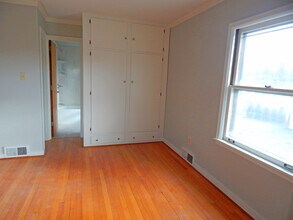 1010 S Anderson St, Unit #4 in Urbana, IL - Foto de edificio - Building Photo
