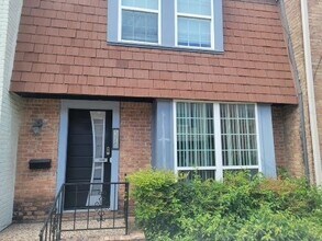 376 N Post Oak Ln in Houston, TX - Foto de edificio - Building Photo