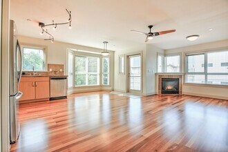 319 Summit Ave E in Seattle, WA - Building Photo - Building Photo