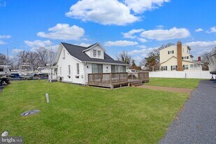 455 Deale Rd in Deale, MD - Building Photo