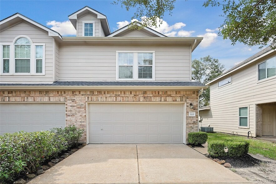 1115 Eden Park Ln in Houston, TX - Foto de edificio