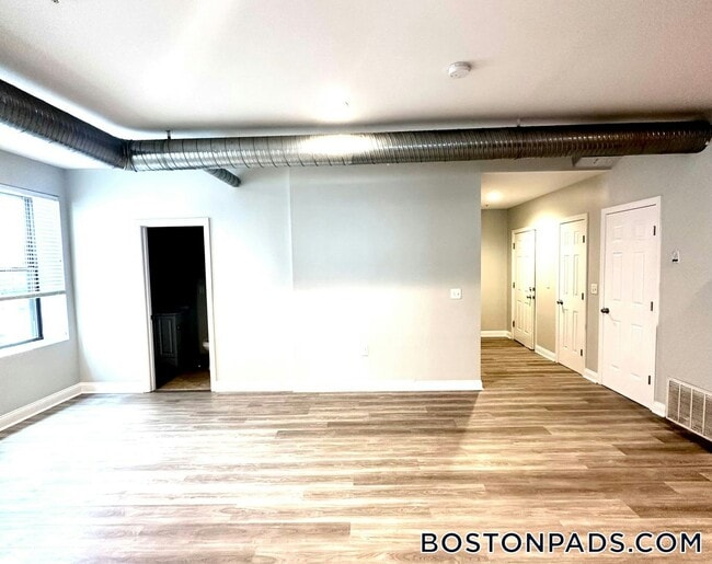 26 Portland St, Unit 249 in Worcester, MA - Foto de edificio - Building Photo