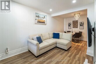 162 Olive Ave in Oshawa, ON - Building Photo - Building Photo