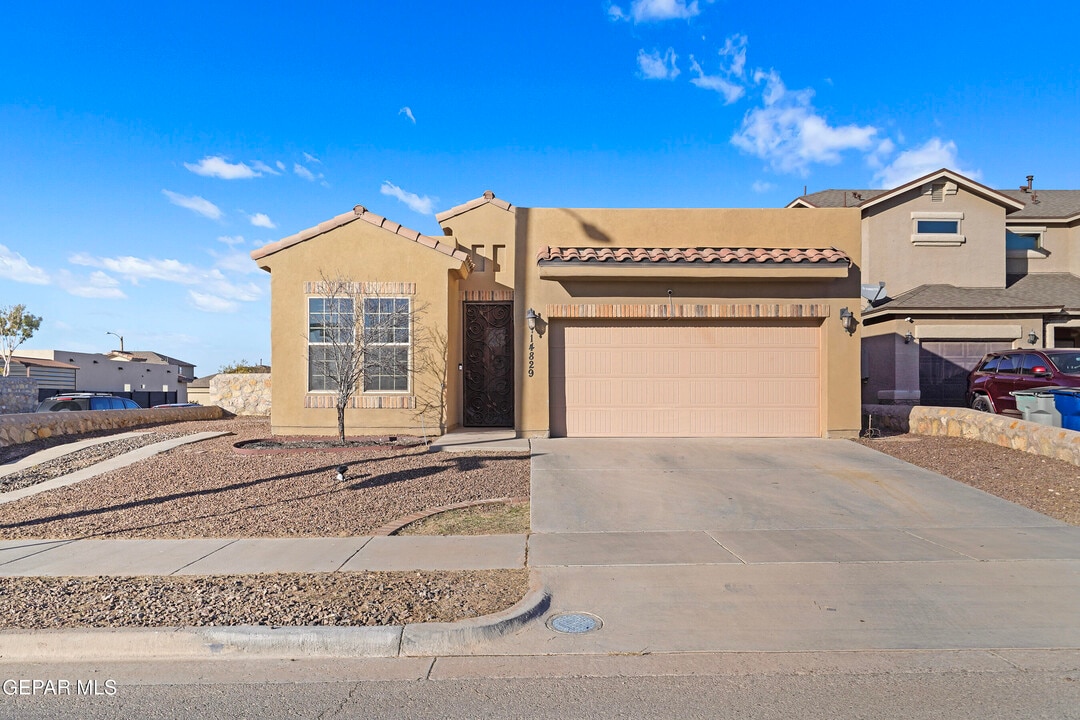 14829 Sunny Land Ave in El Paso, TX - Building Photo