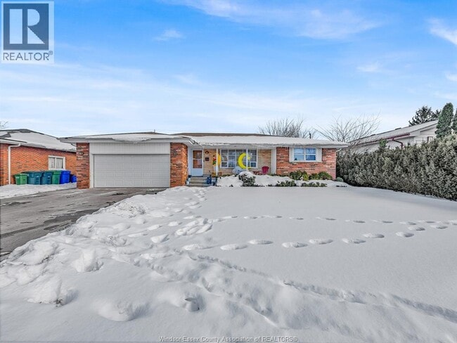 2450 McKay Ave in Windsor, ON - Building Photo - Building Photo