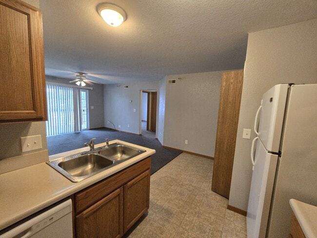 611 Johnson St in Waterloo, IA - Building Photo - Building Photo