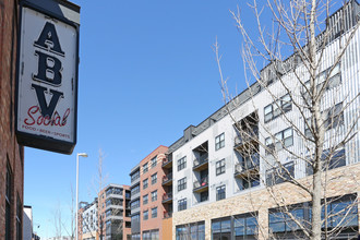 West Building in Wauwatosa, WI - Foto de edificio - Building Photo