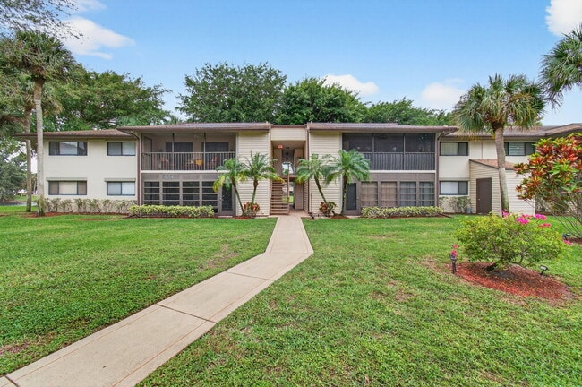 15496 Lakes of Delray Blvd in Delray Beach, FL - Foto de edificio - Building Photo