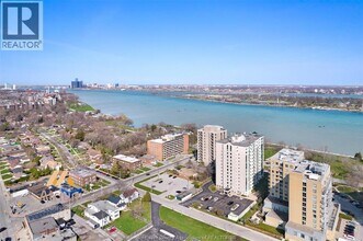 4789 Riverside Dr E in Windsor, ON - Building Photo - Building Photo