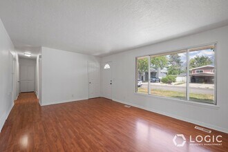 9326 S Sneddon Dr in Sandy, UT - Building Photo - Building Photo