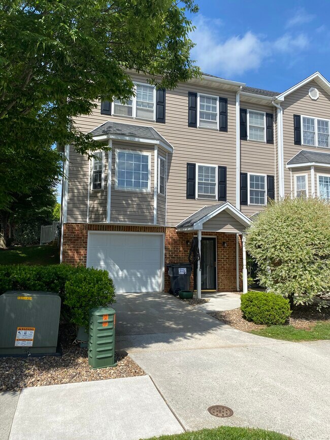 733 Wyndhurst Dr Rentals in Lynchburg, VA