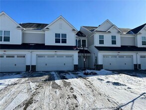 5021 Useppa Trl in Woodbury, MN - Building Photo - Building Photo