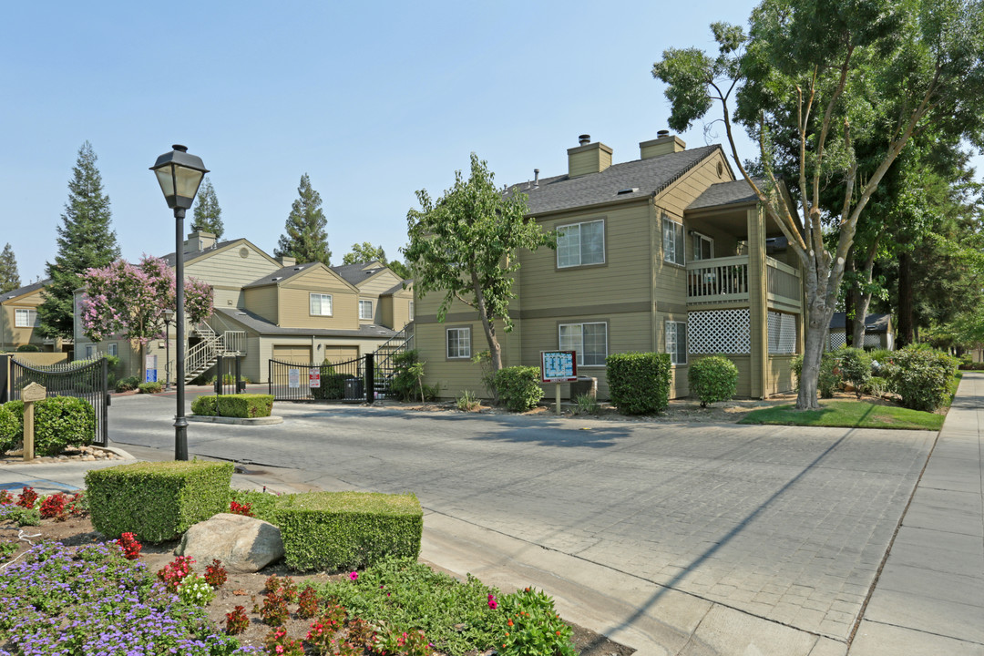 Chateau La Salle Apartments in Fresno, CA - Building Photo