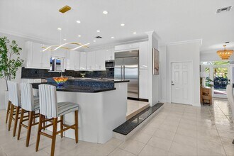 513 S Riverside Dr in Pompano Beach, FL - Building Photo - Building Photo