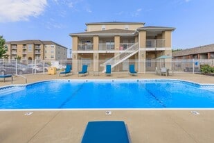 Sandstone Heights Apartments in Springfield, MO - Building Photo