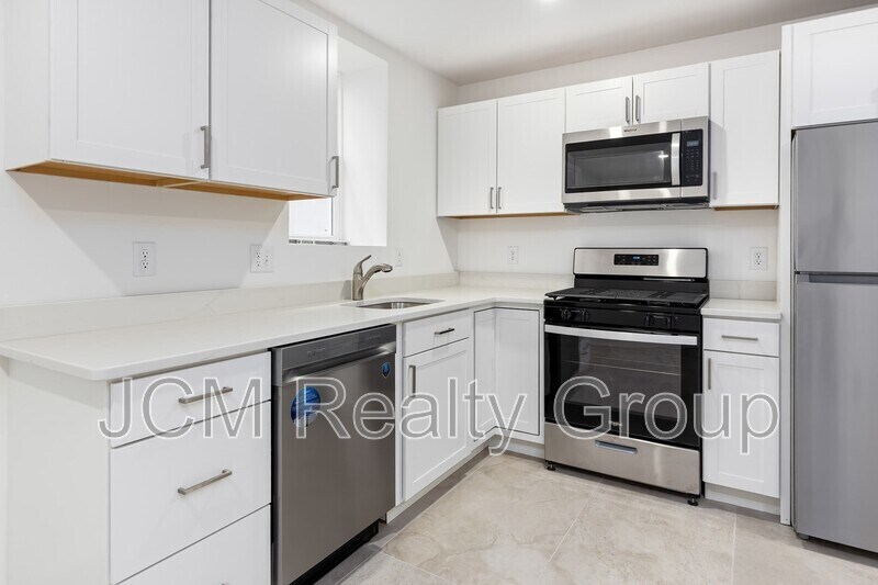 112 Adams St in Boston, MA - Building Photo