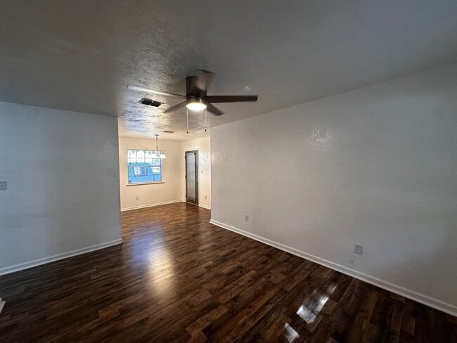 2753 Faringdon Dr in Tallahassee, FL - Foto de edificio - Building Photo
