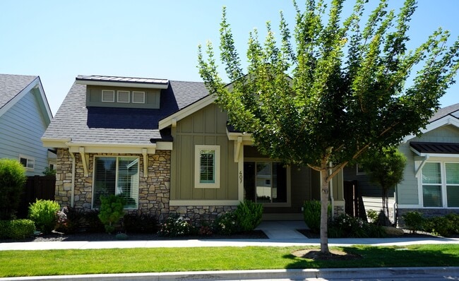 407 W Pavilion Ln in Meridian, ID - Building Photo - Building Photo