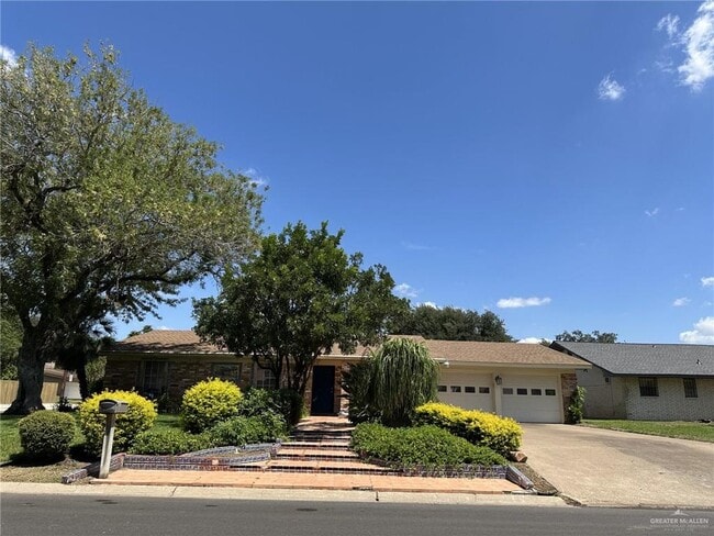 39 Redbud Ave in McAllen, TX - Building Photo - Building Photo